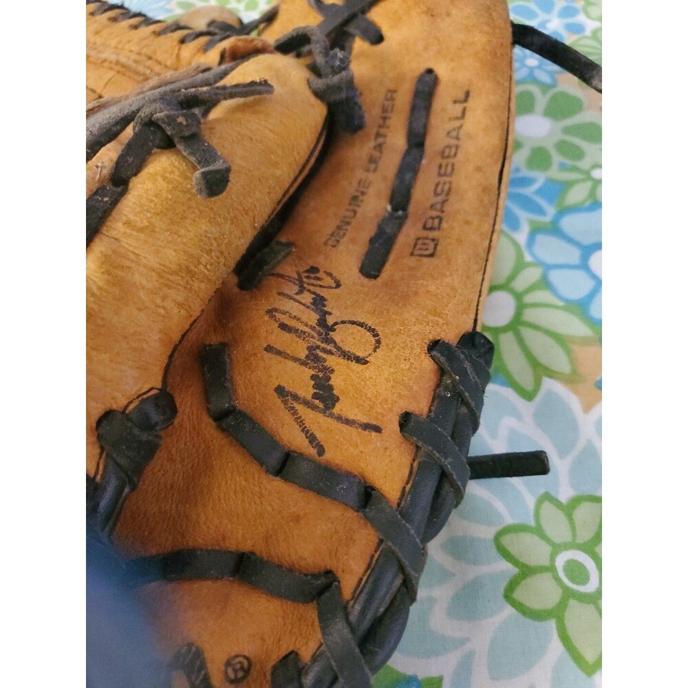 Wilson A350 A0350 ML125 MLB Genuine Leather 12 1/2" Baseball Glove RHT - Picture 2 of 10